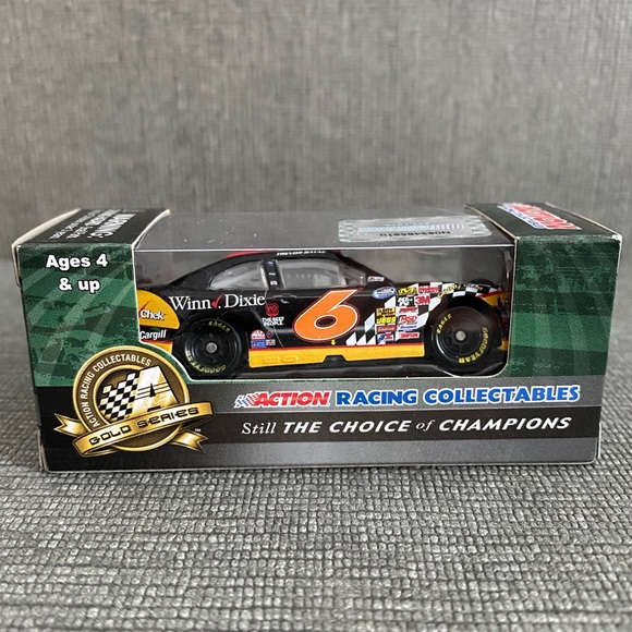 NASCAR Trevor Bayne - Picture 4 of 4